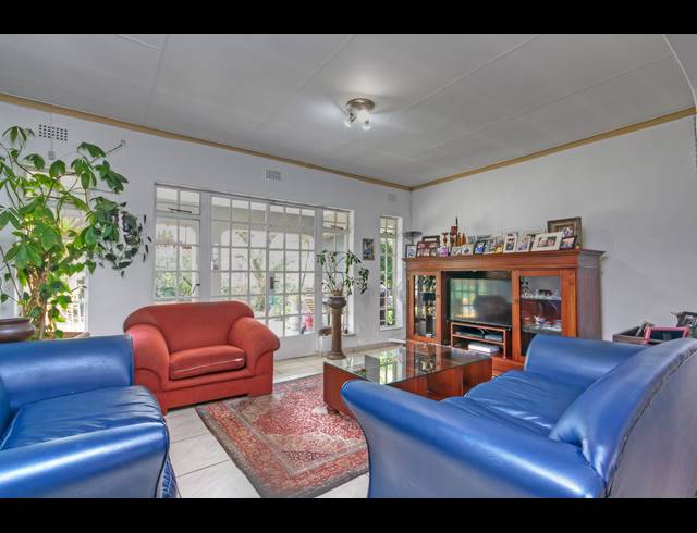 4 BEDROOM FREESTANDING FOR SALE IN LYNDHURST